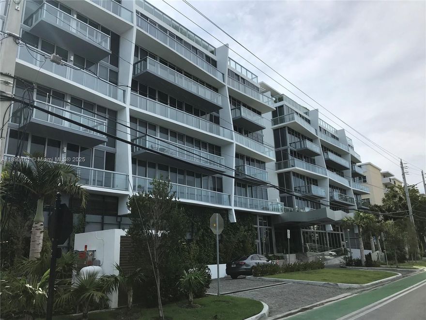 Excellent rental opportunity at Kai in Bay Harbor Islands. This unit features European cabinetry, Bosch appliances, porcelain floors, and a Calacatta marble master bath. Includes blackout curtains, 2 parking spaces, and storage.

Kai offers a rooftop pool and barbecue, 24-hour concierge, and fitness center. Prime waterfront location near beaches, Bal Harbour Shops, dining, and top-rated Ruth K. Broad Bay Harbor K–8 school.