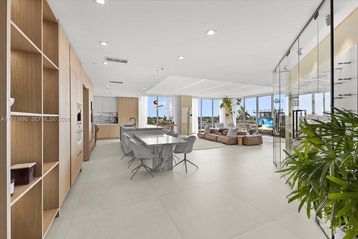 21 Isle Of Venice Dr PH1