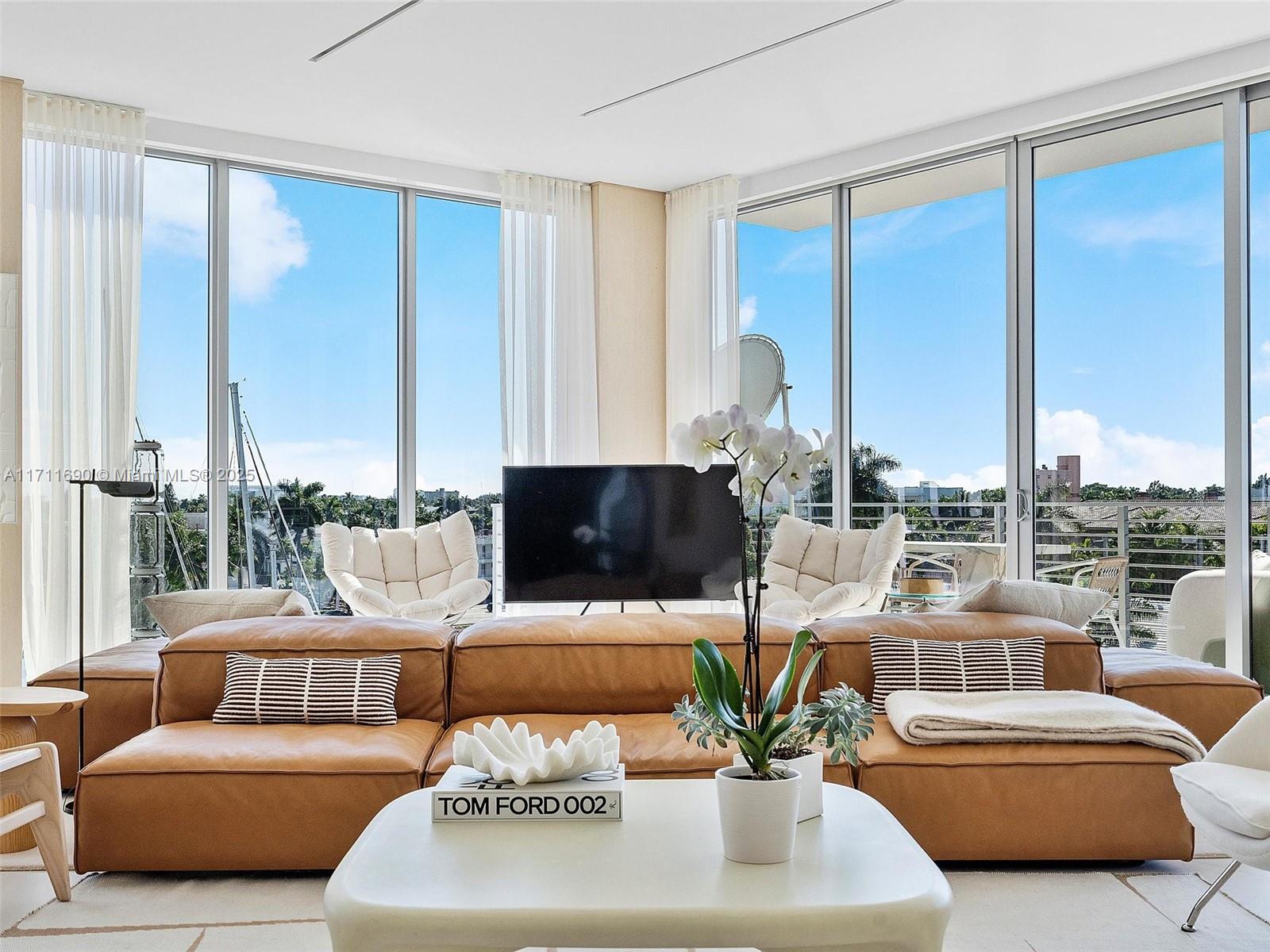 21 Isle Of Venice Dr PH1