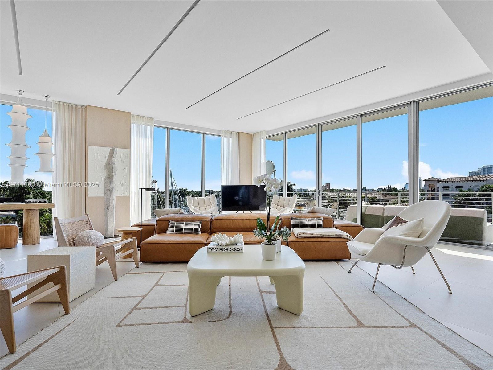 21 Isle Of Venice Dr PH1