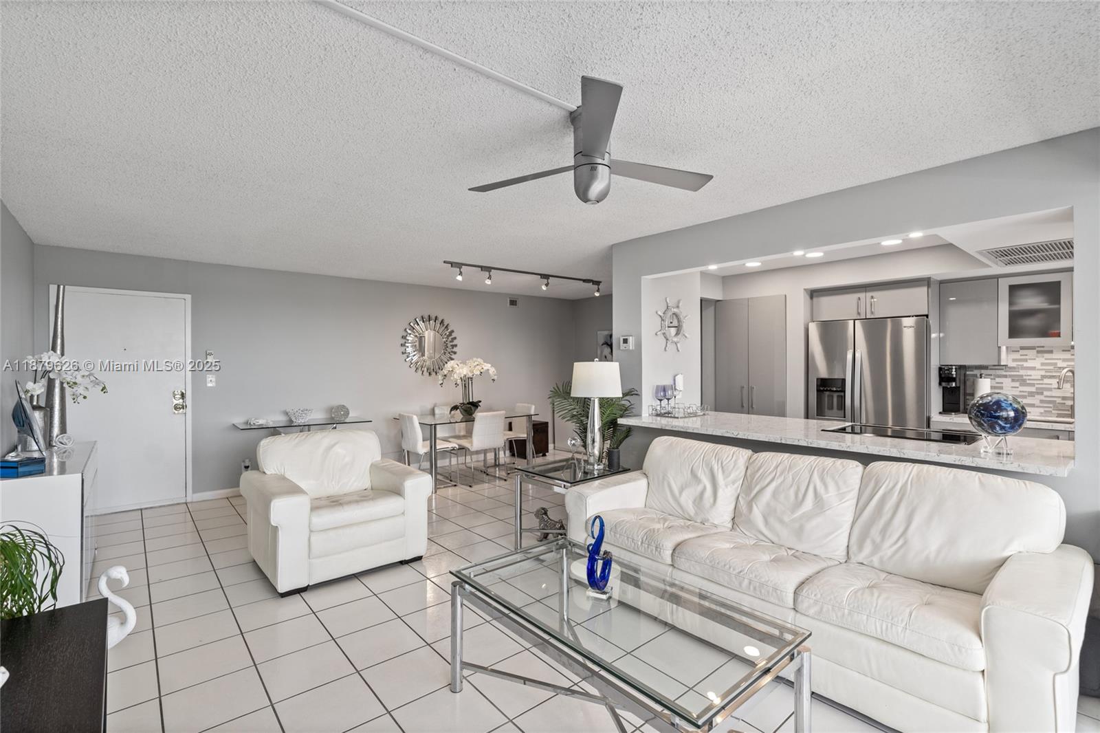 VANTAGE VIEW CONDO - Residential