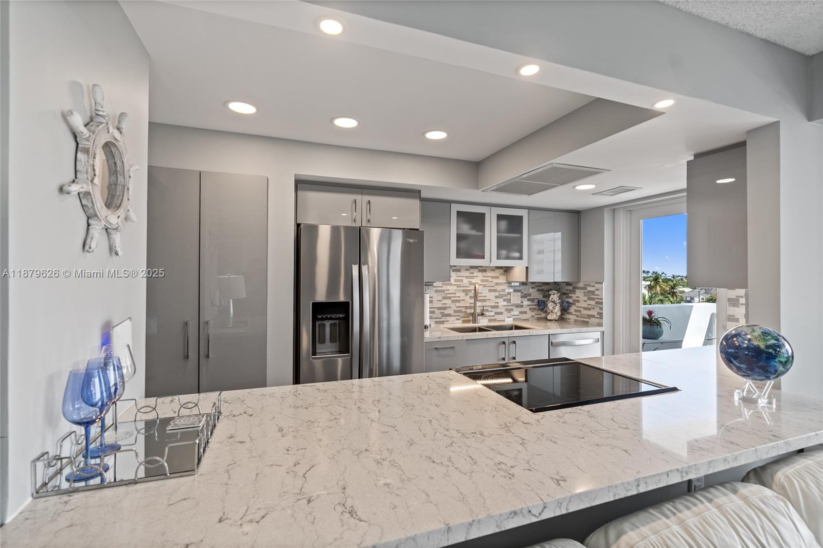 VANTAGE VIEW CONDO - Residential