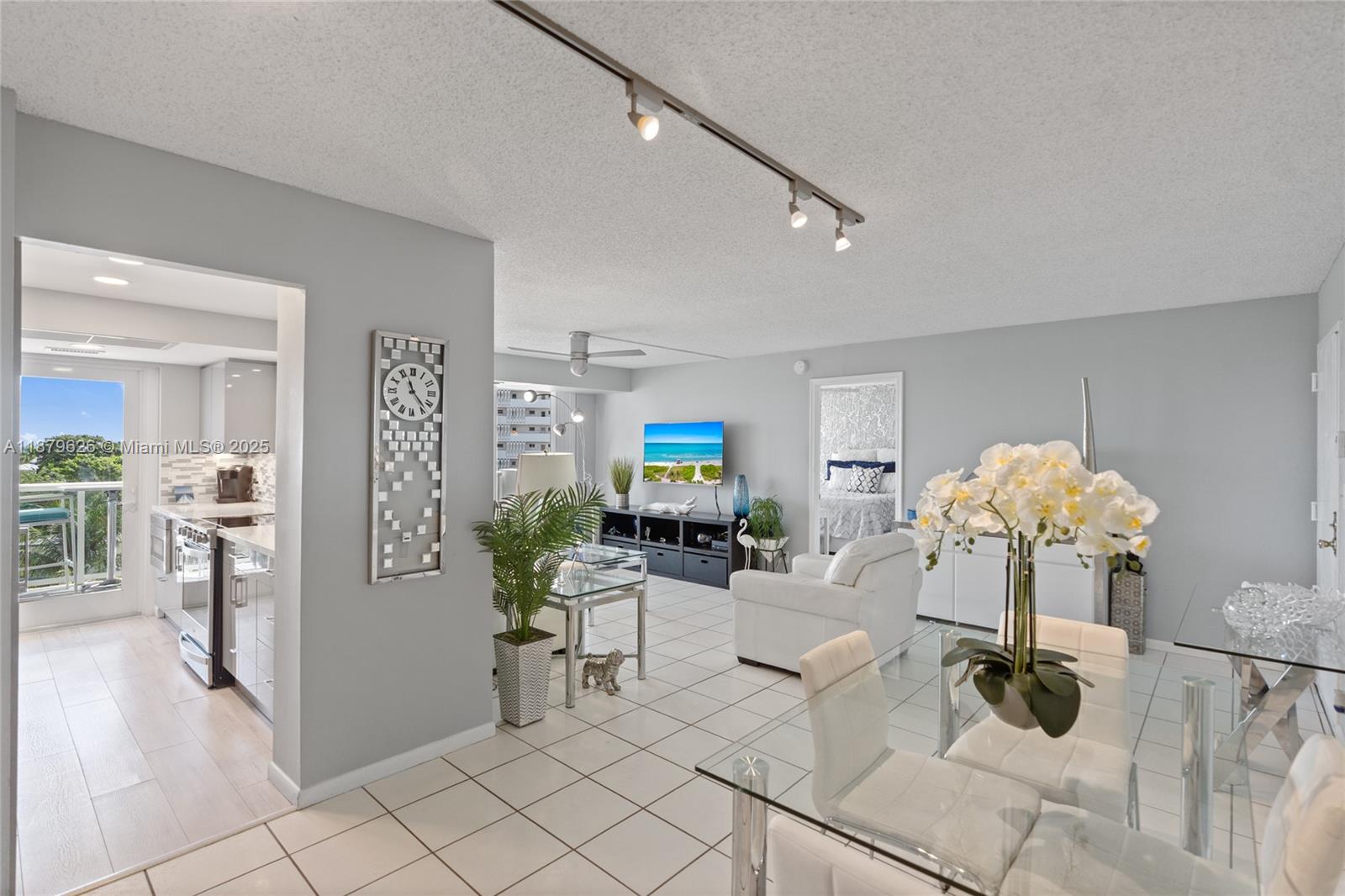 VANTAGE VIEW CONDO - Residential