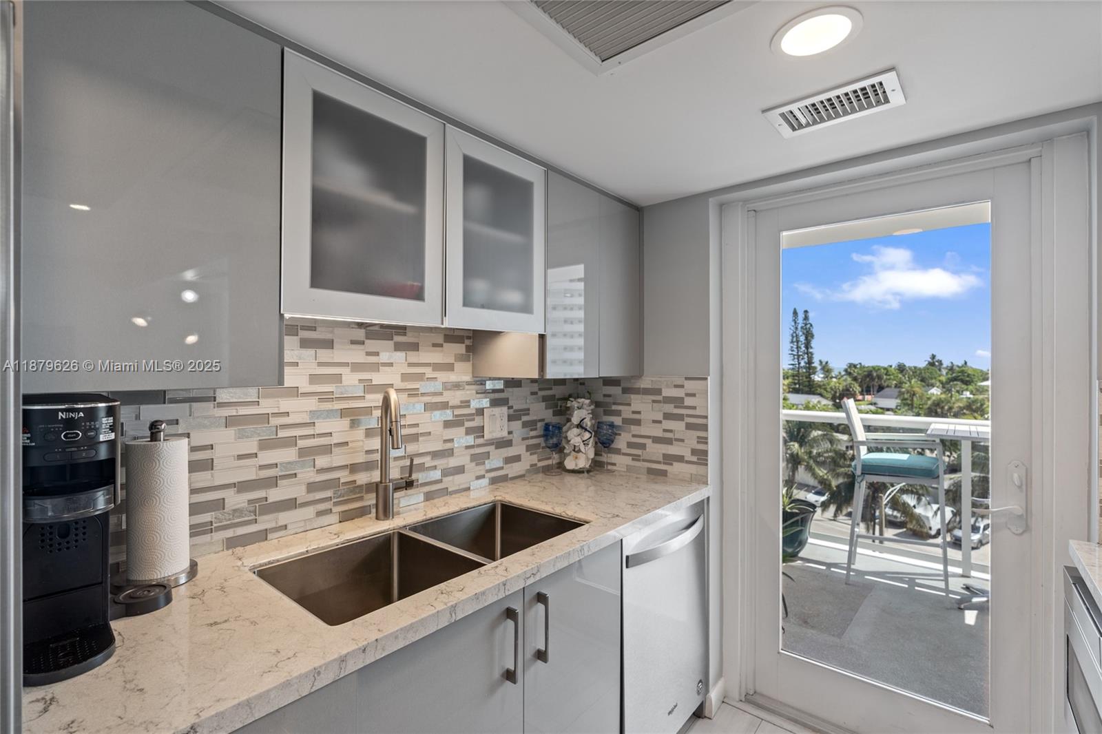 VANTAGE VIEW CONDO - Residential