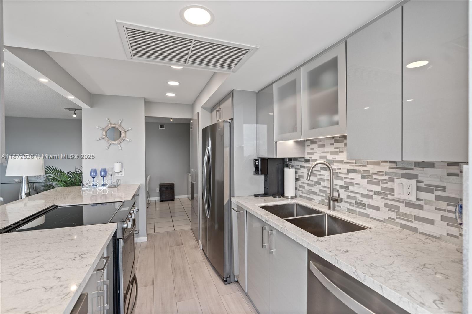 VANTAGE VIEW CONDO - Residential