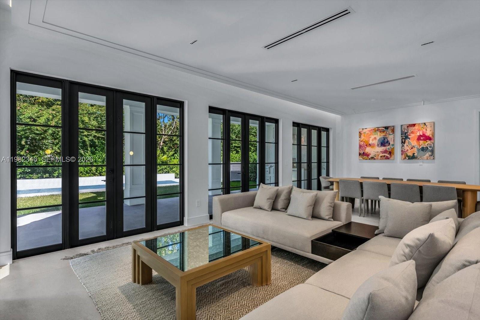 COCONUT GROVE MANOR - Residential