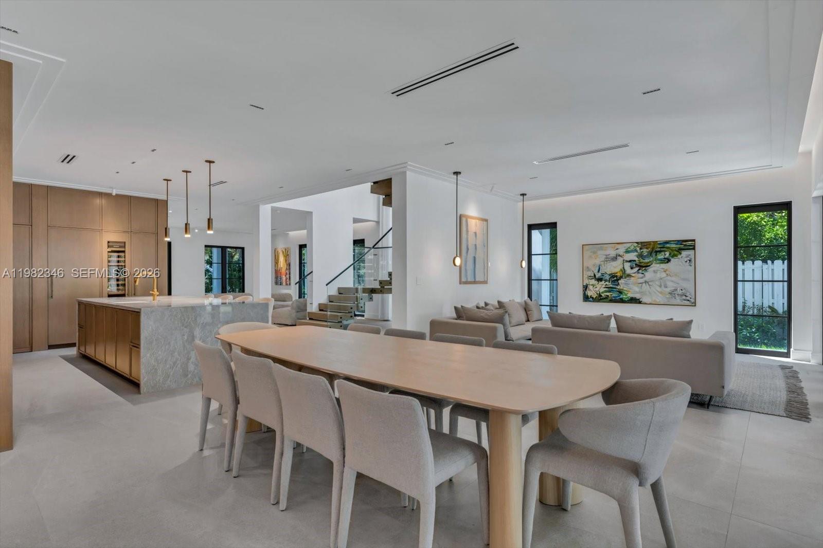 COCONUT GROVE MANOR - Residential