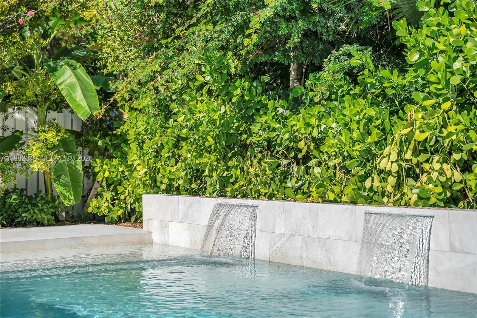 COCONUT GROVE MANOR - Residential