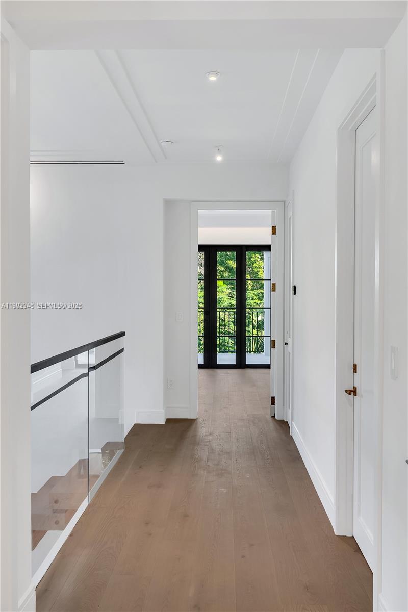 COCONUT GROVE MANOR - Residential