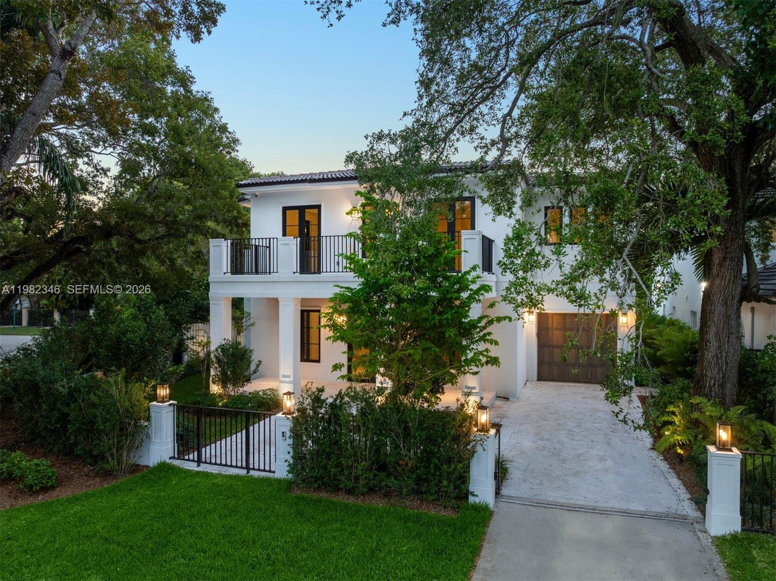 COCONUT GROVE MANOR - Residential