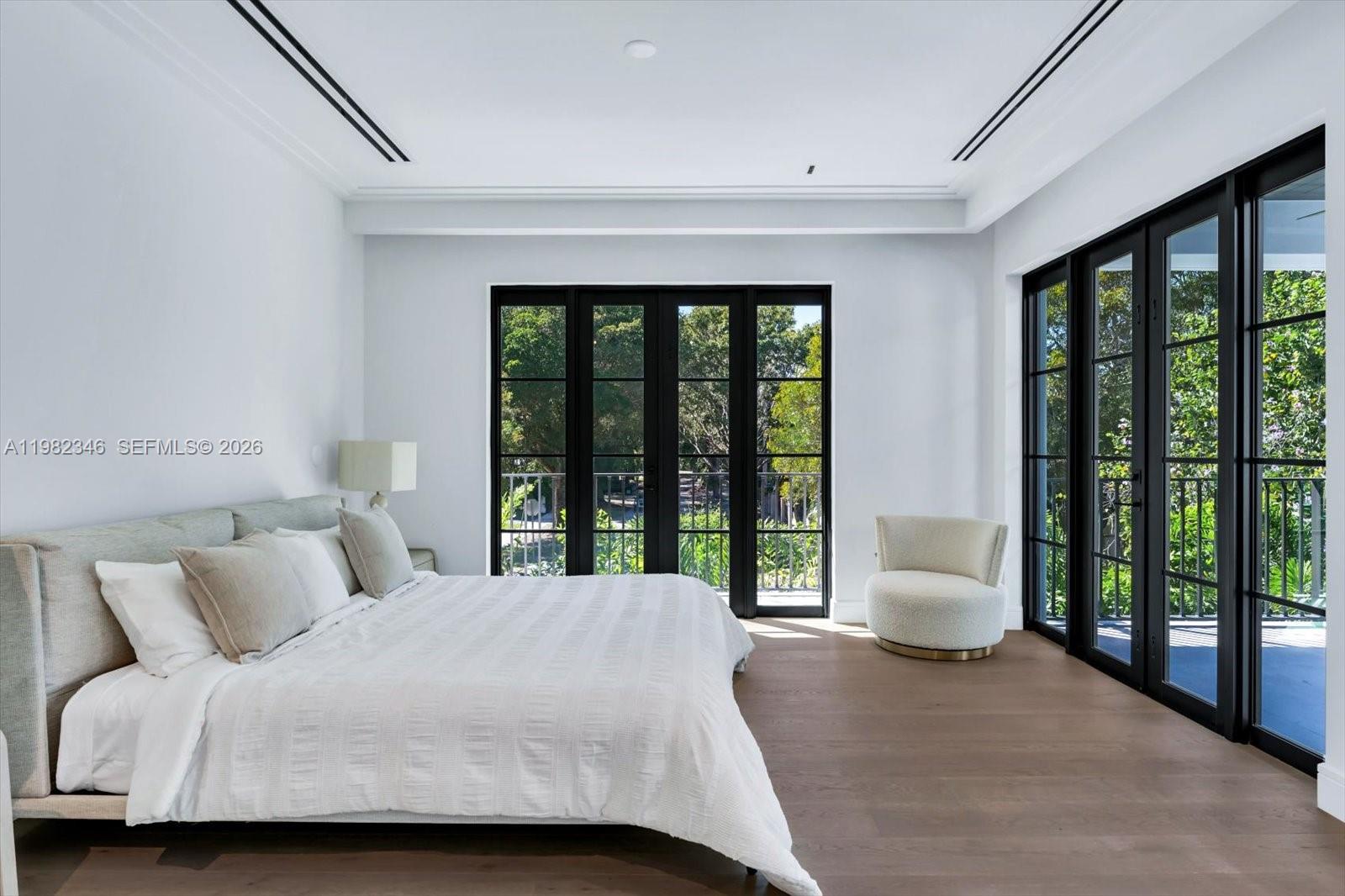 COCONUT GROVE MANOR - Residential