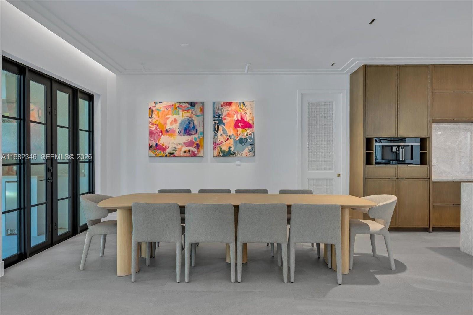 COCONUT GROVE MANOR - Residential