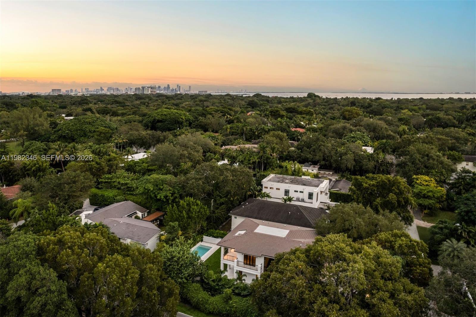 COCONUT GROVE MANOR - Residential