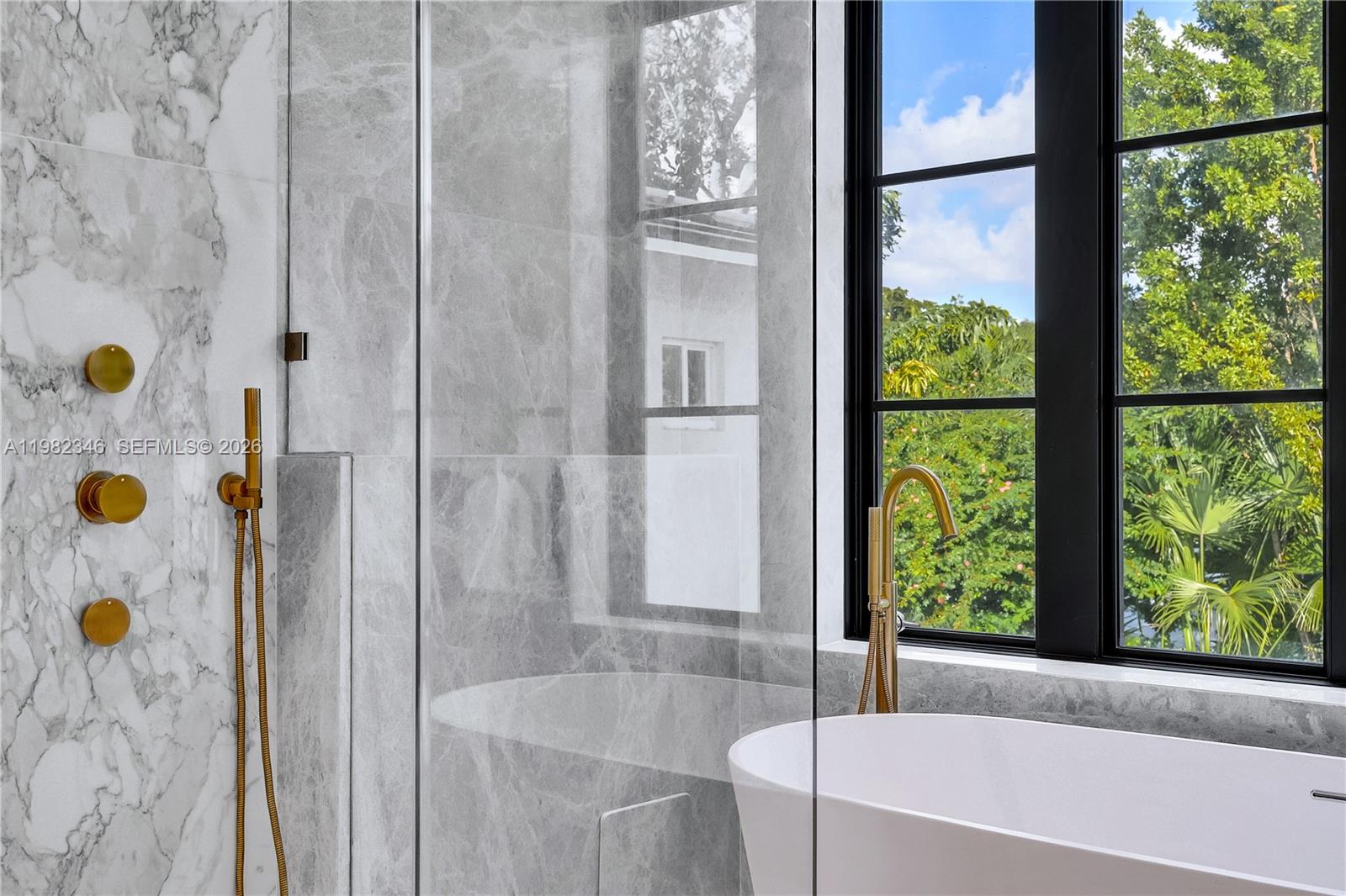 COCONUT GROVE MANOR - Residential