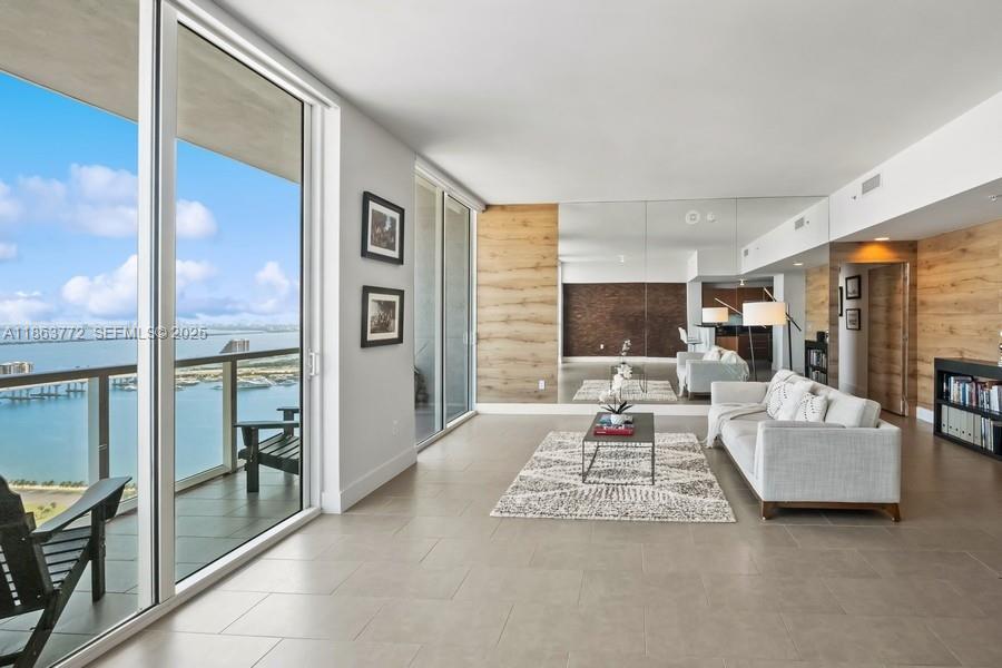 244 Biscayne Blvd 4704