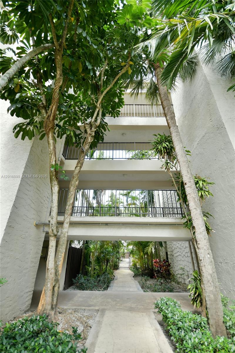 DADELAND GROVE CONDO - Residential Lease