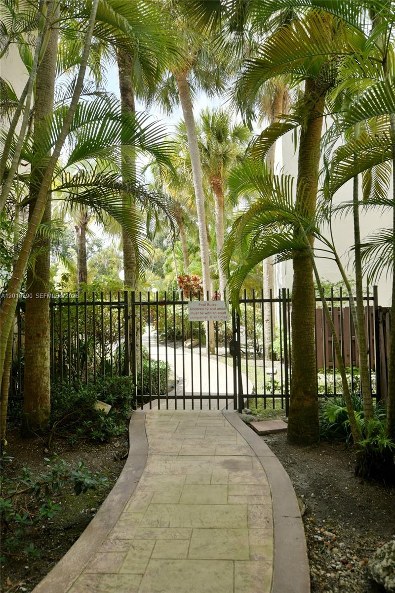 DADELAND GROVE CONDO - Residential Lease