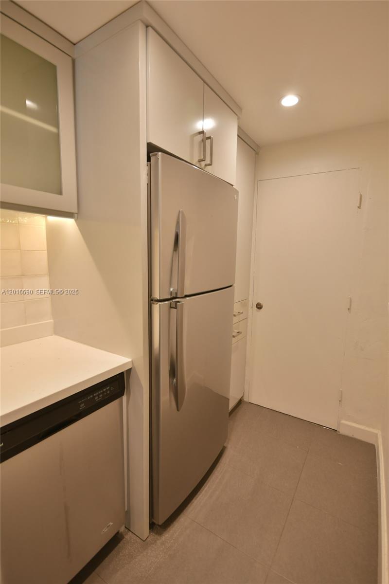 DADELAND GROVE CONDO - Residential Lease