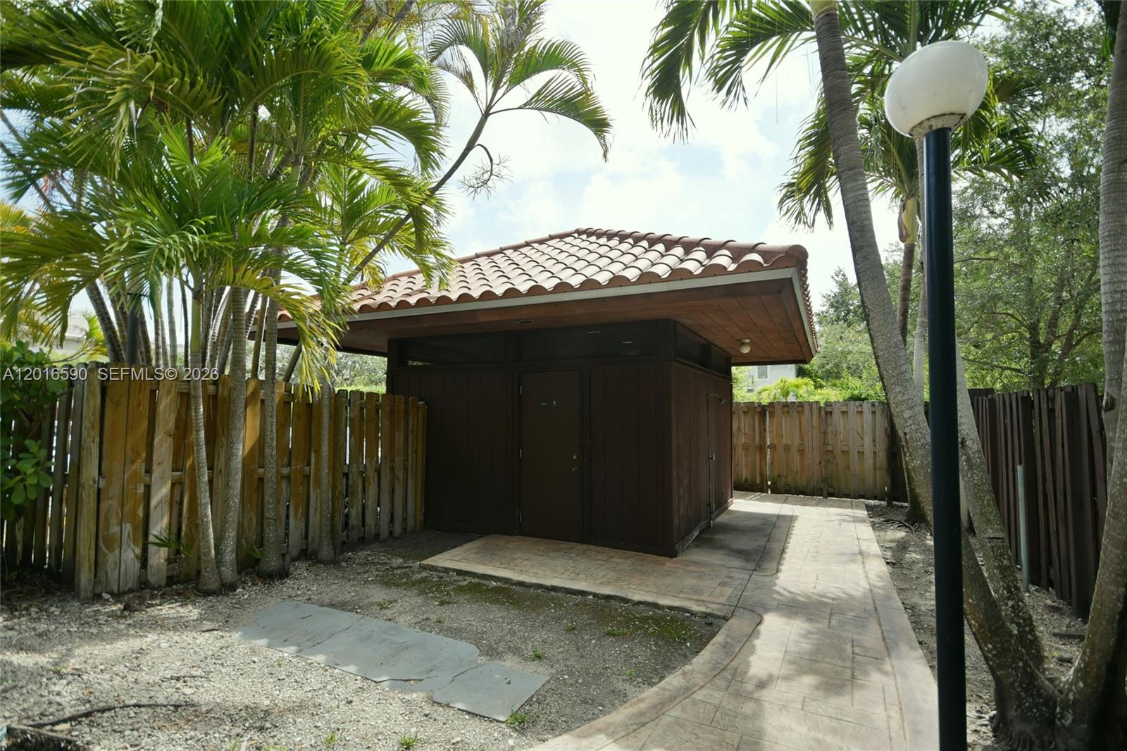 DADELAND GROVE CONDO - Residential Lease