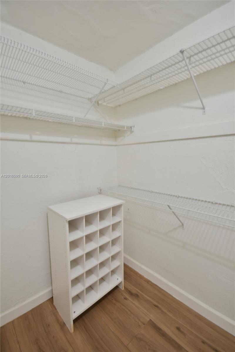 DADELAND GROVE CONDO - Residential Lease