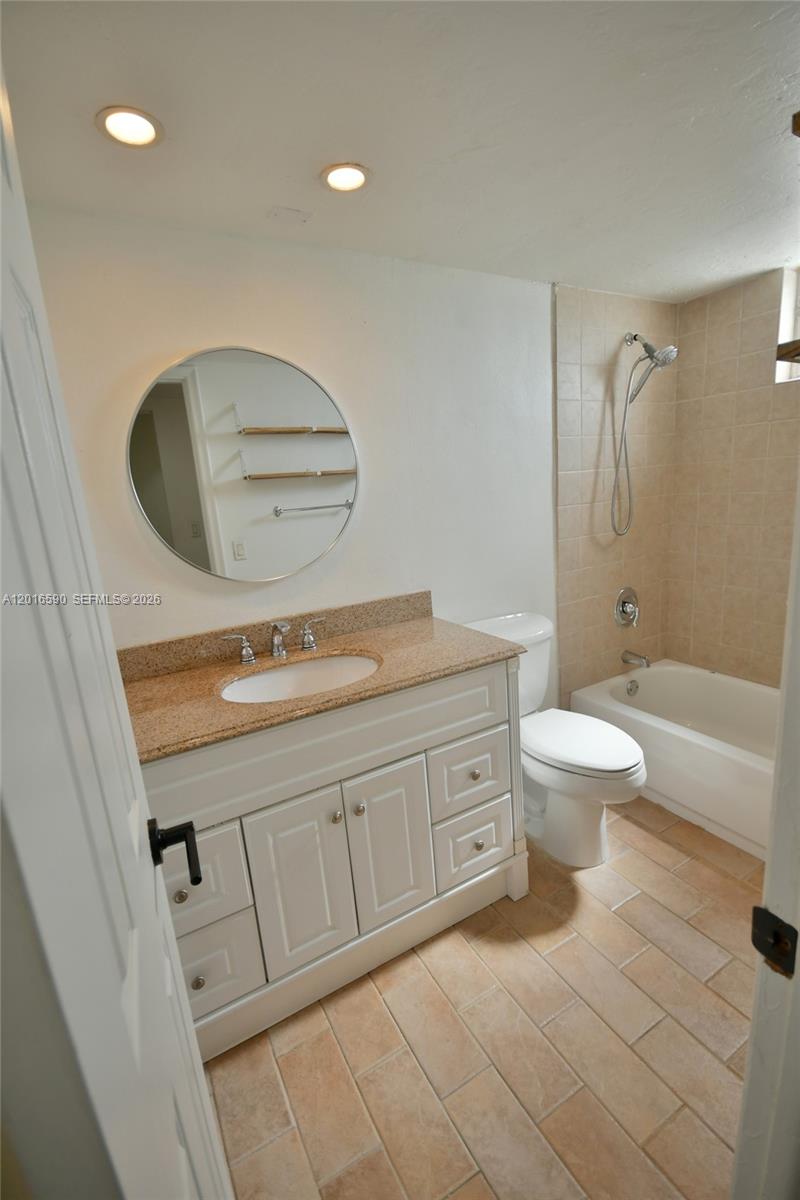 DADELAND GROVE CONDO - Residential Lease