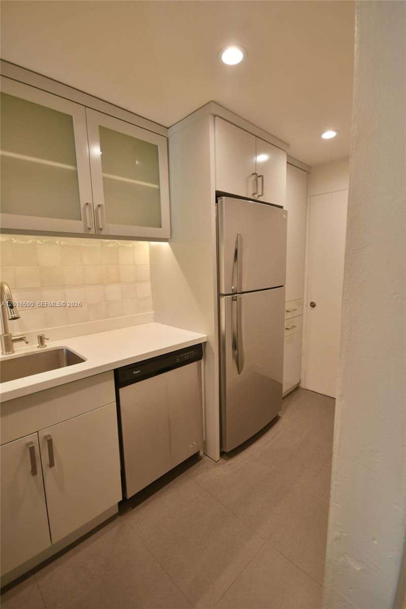 DADELAND GROVE CONDO - Residential Lease