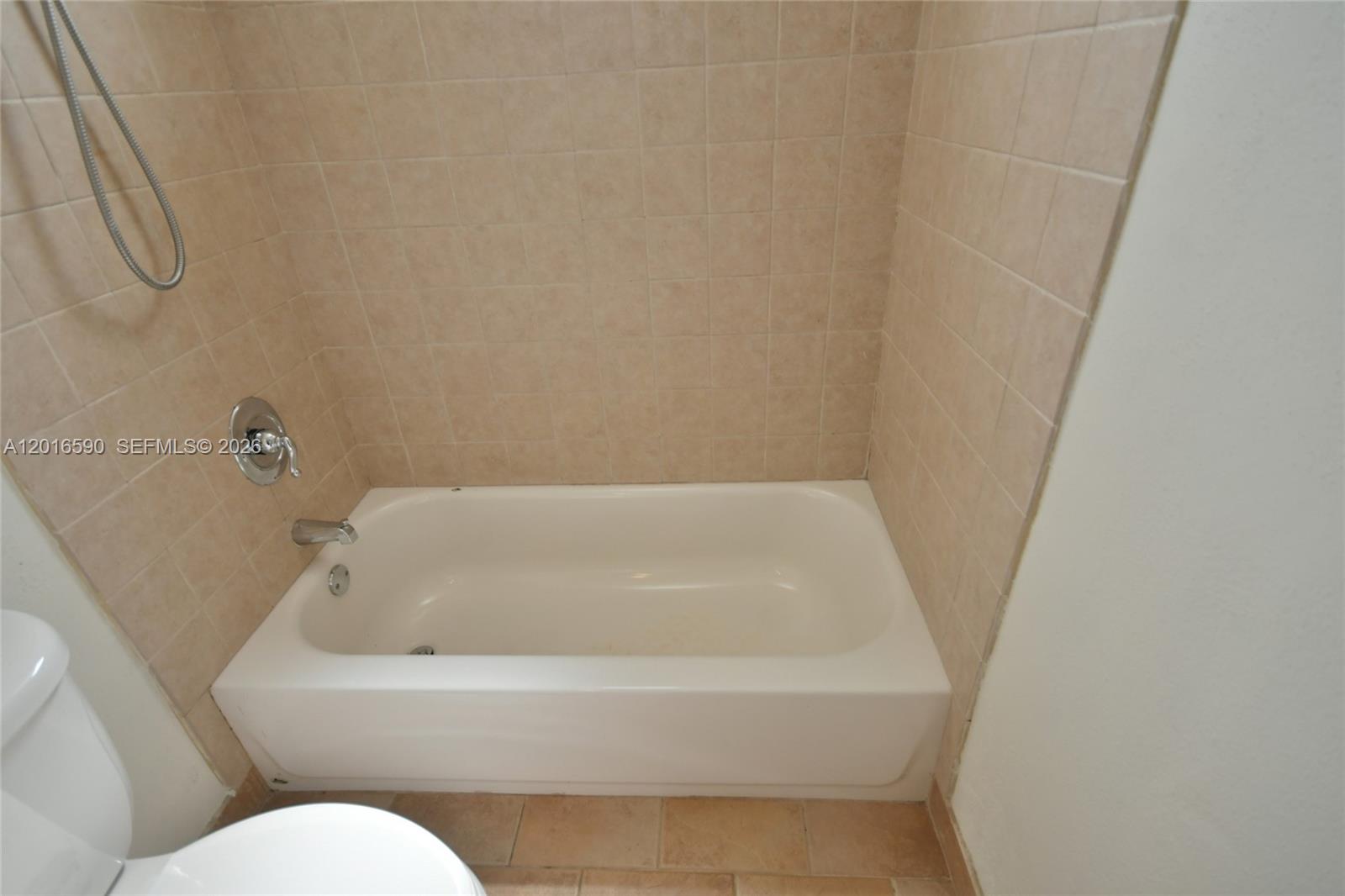 DADELAND GROVE CONDO - Residential Lease