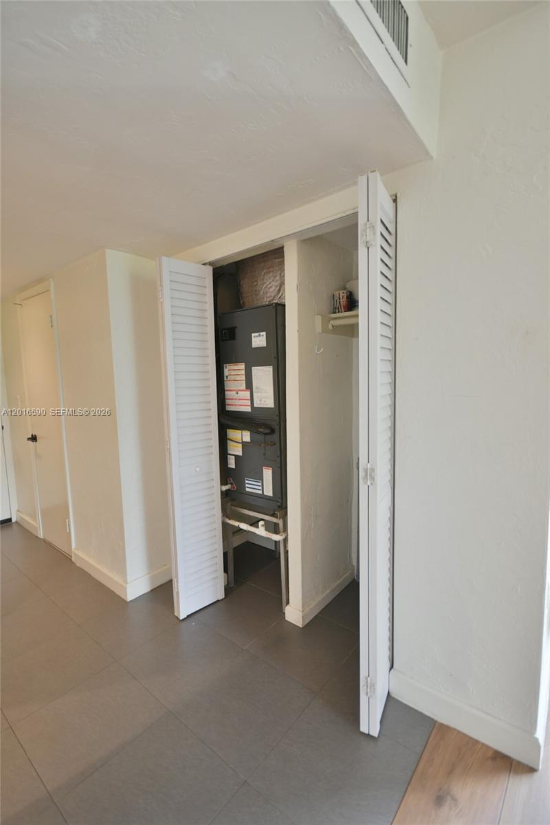 DADELAND GROVE CONDO - Residential Lease