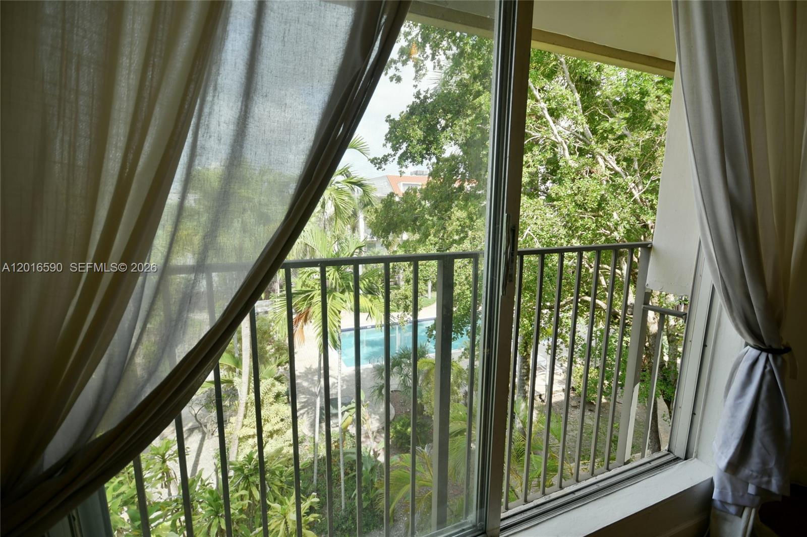 DADELAND GROVE CONDO - Residential Lease