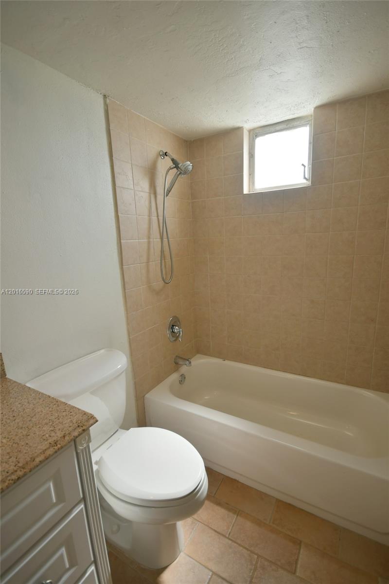 DADELAND GROVE CONDO - Residential Lease