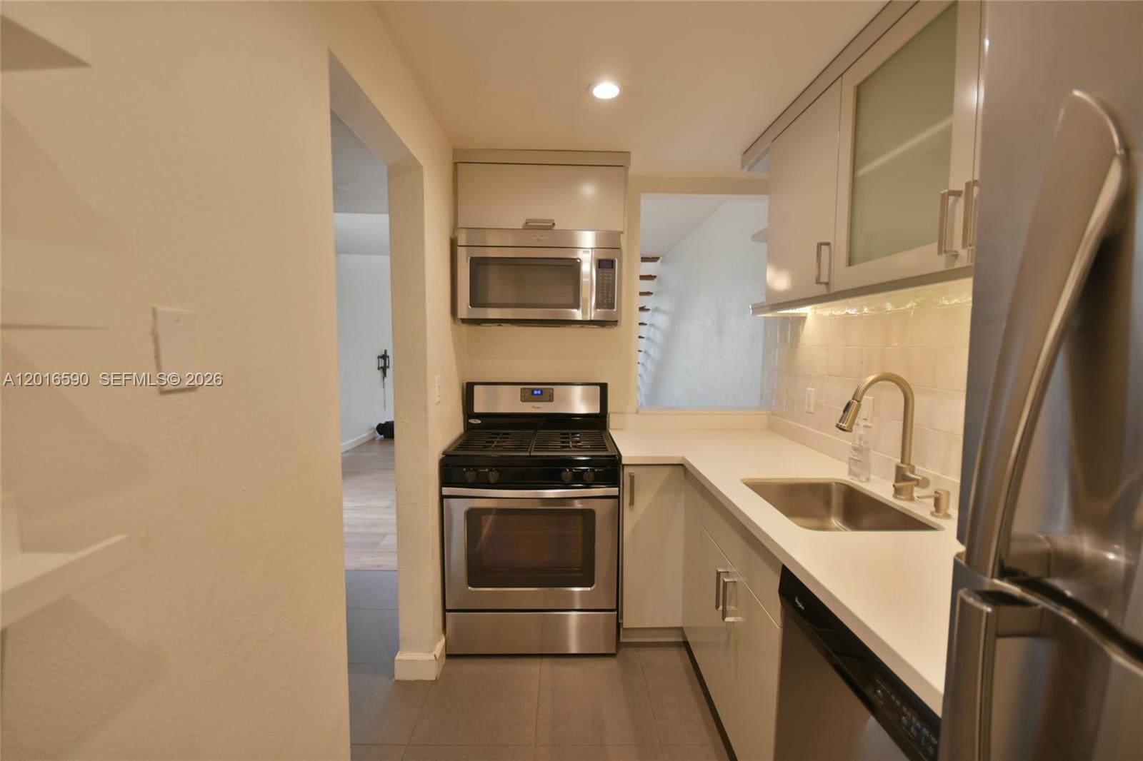 DADELAND GROVE CONDO - Residential Lease