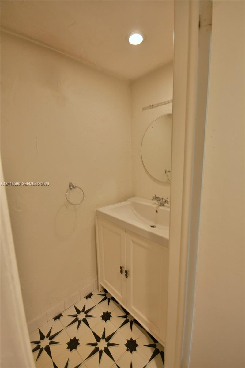DADELAND GROVE CONDO - Residential Lease