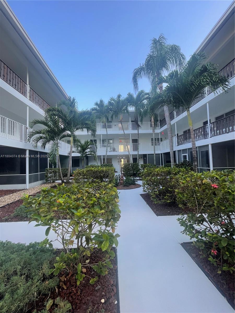 1930 Jackson St 5, Hollywood, Broward County, Florida - 1 Bedrooms  
1 Bathrooms - 