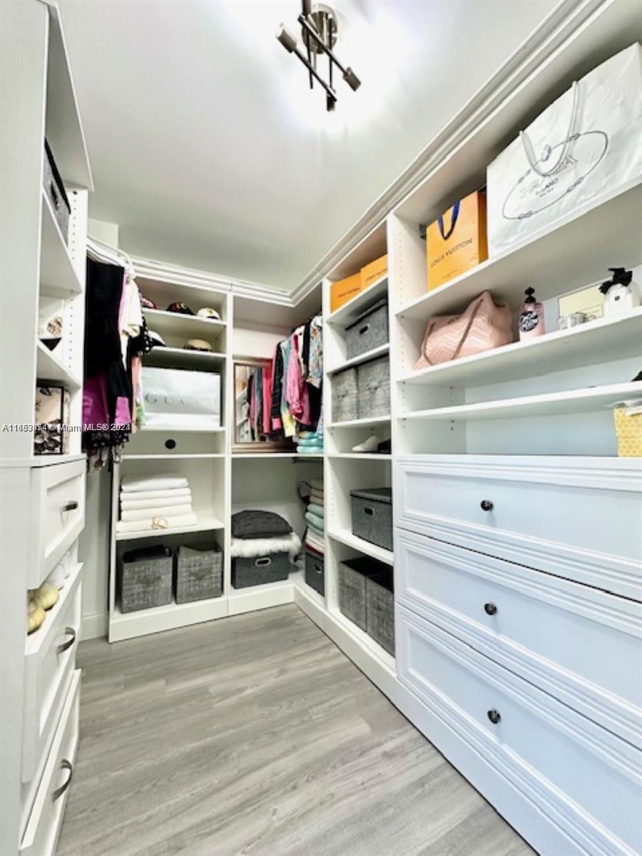 AVANT GARDE CONDO - Residential