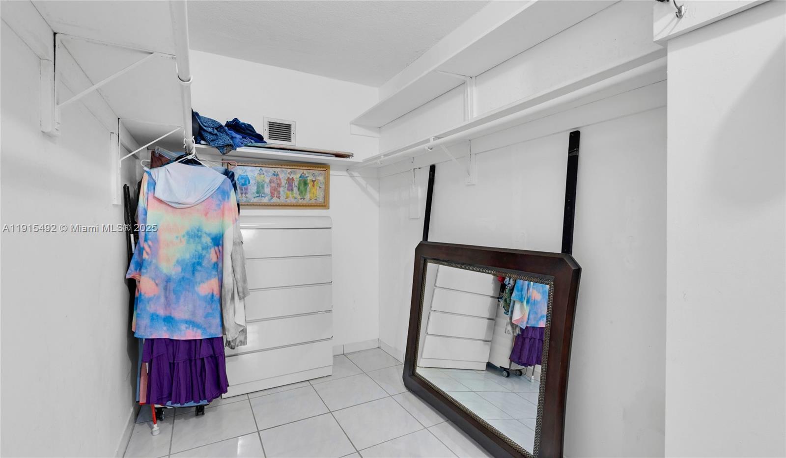 HYDE PARK TOWERS CONDO - Residential