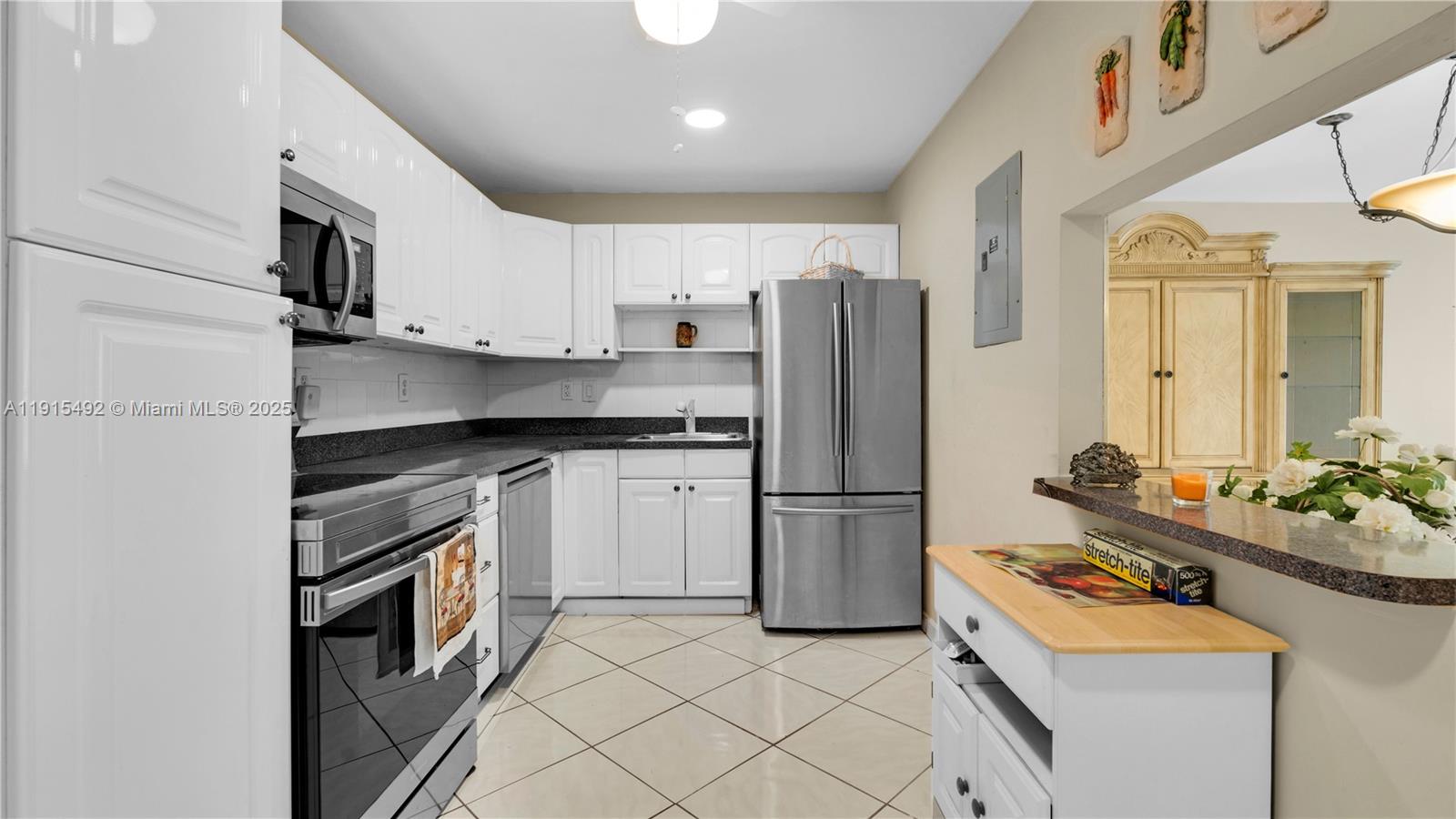 HYDE PARK TOWERS CONDO - Residential