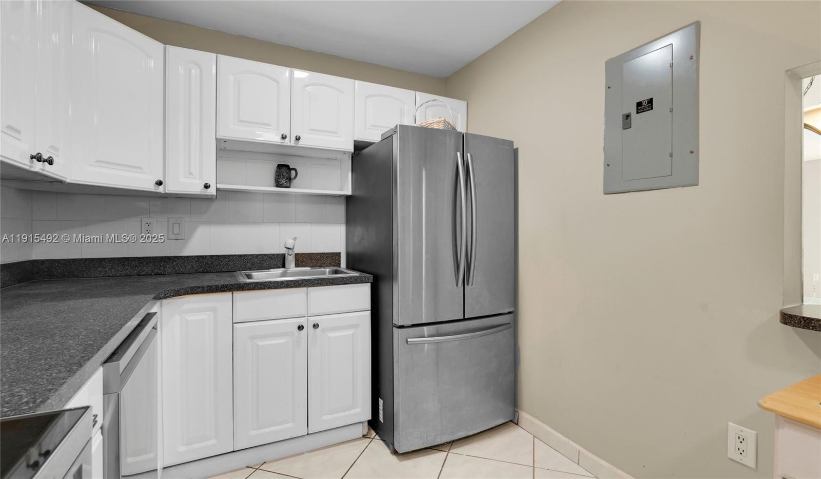 HYDE PARK TOWERS CONDO - Residential