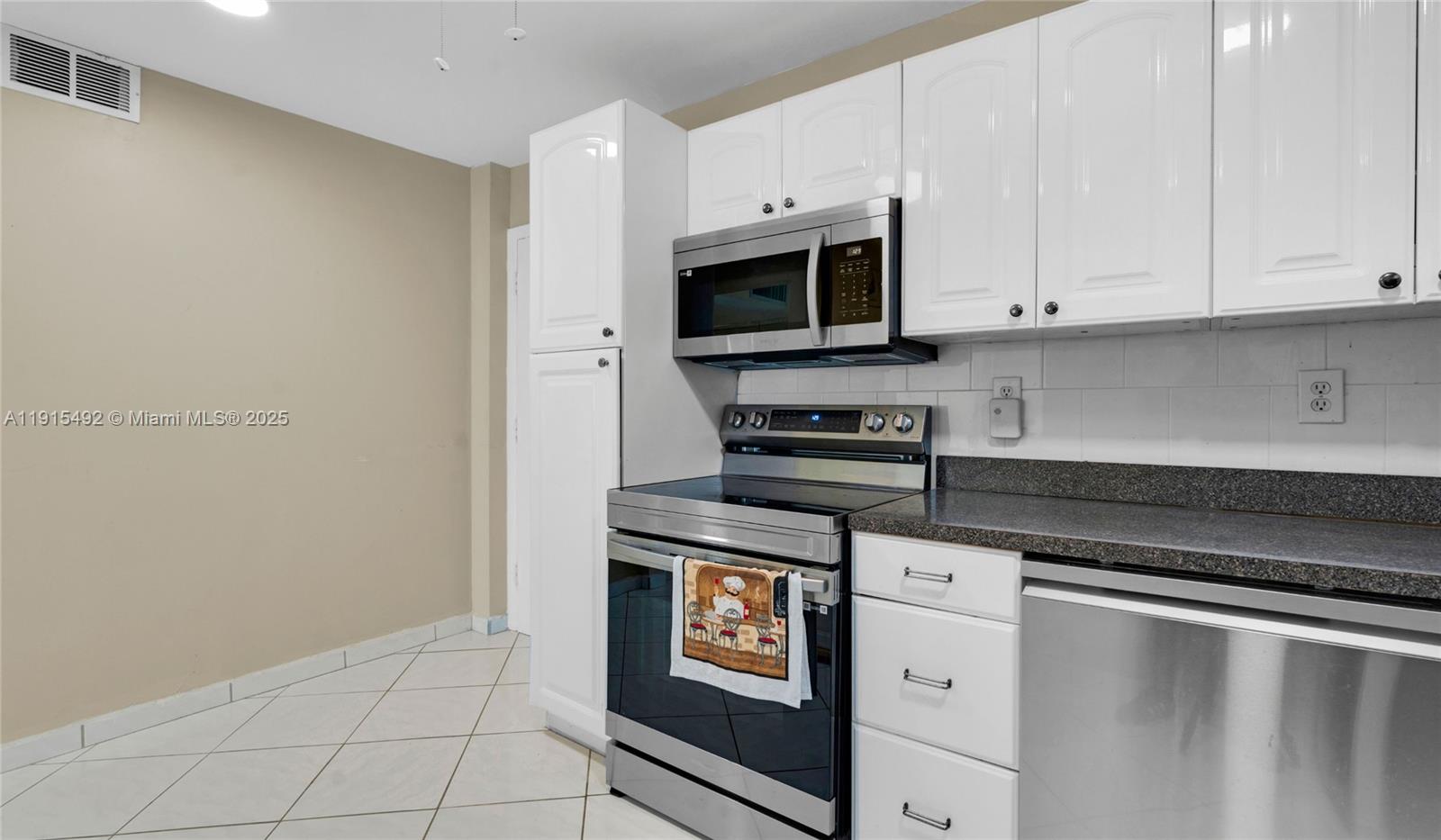 HYDE PARK TOWERS CONDO - Residential