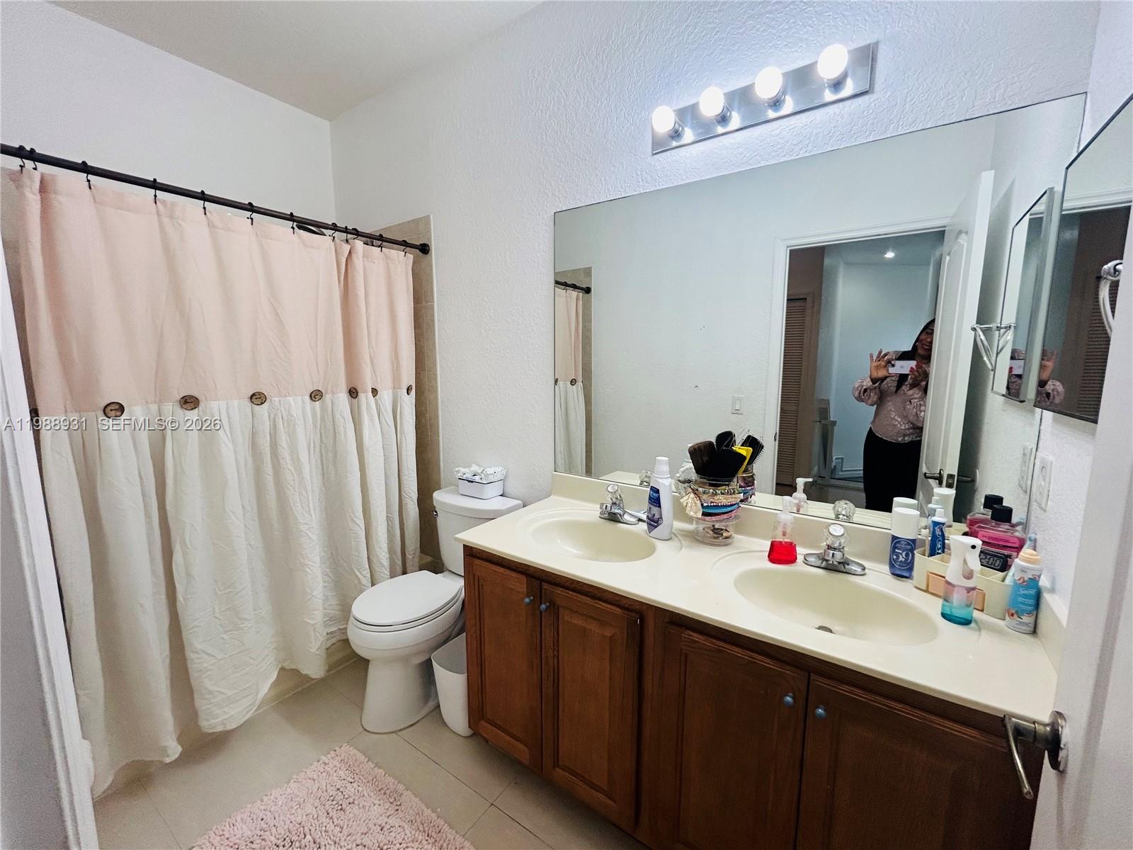 ISLANDS AT DORAL TOWNHOME - Residential Lease