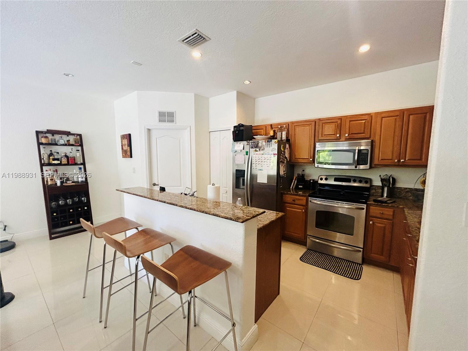 ISLANDS AT DORAL TOWNHOME - Residential Lease