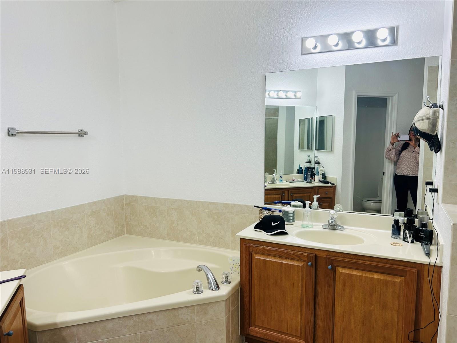 ISLANDS AT DORAL TOWNHOME - Residential Lease