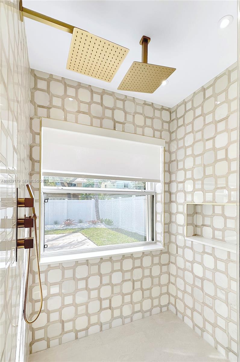 SECTOR 4 NORTH - Residential Lease