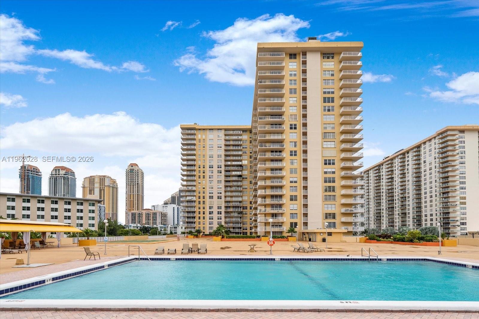 WINSTON TOWERS 400 CONDO - Residential