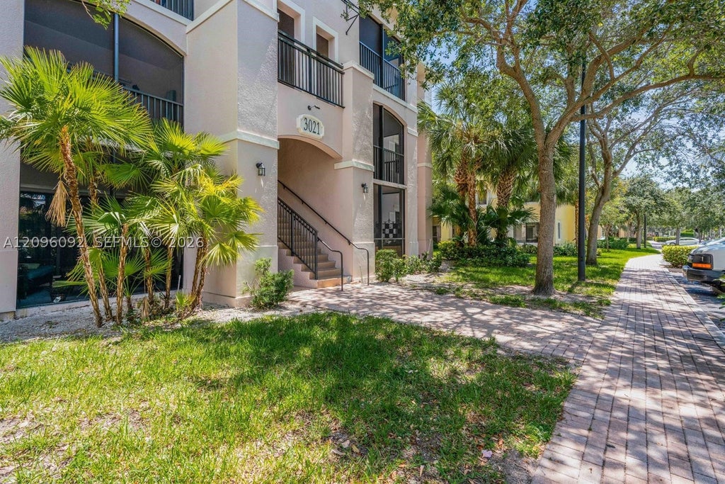 Photo of 3021 Alcazar Pl #305, Palm Beach Gardens, FL 33410 (MLS # A12096092)