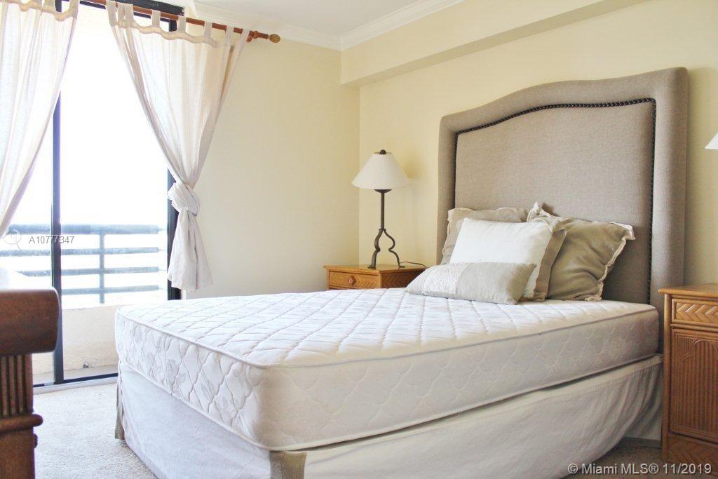 PARC CENTRAL AVENTURA SOU - Residential Lease