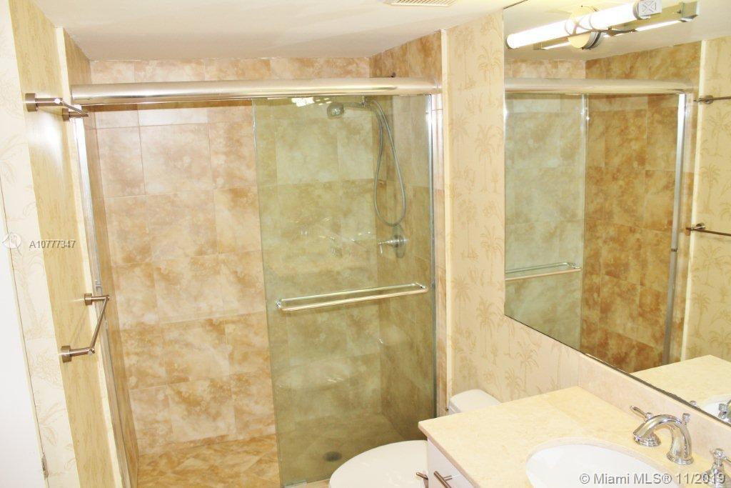 PARC CENTRAL AVENTURA SOU - Residential Lease