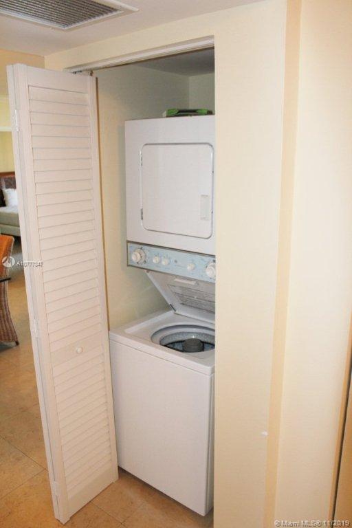 PARC CENTRAL AVENTURA SOU - Residential Lease