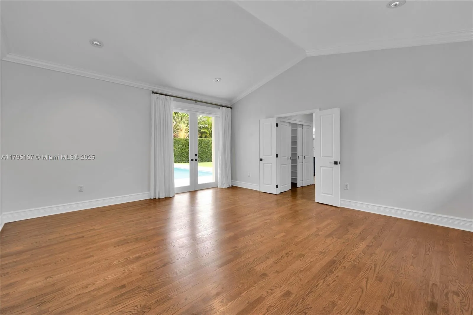 Coral Gables, Florida 33134, United States, 4 Bedrooms Bedrooms, ,3 BathroomsBathrooms,Residential,Active,121877