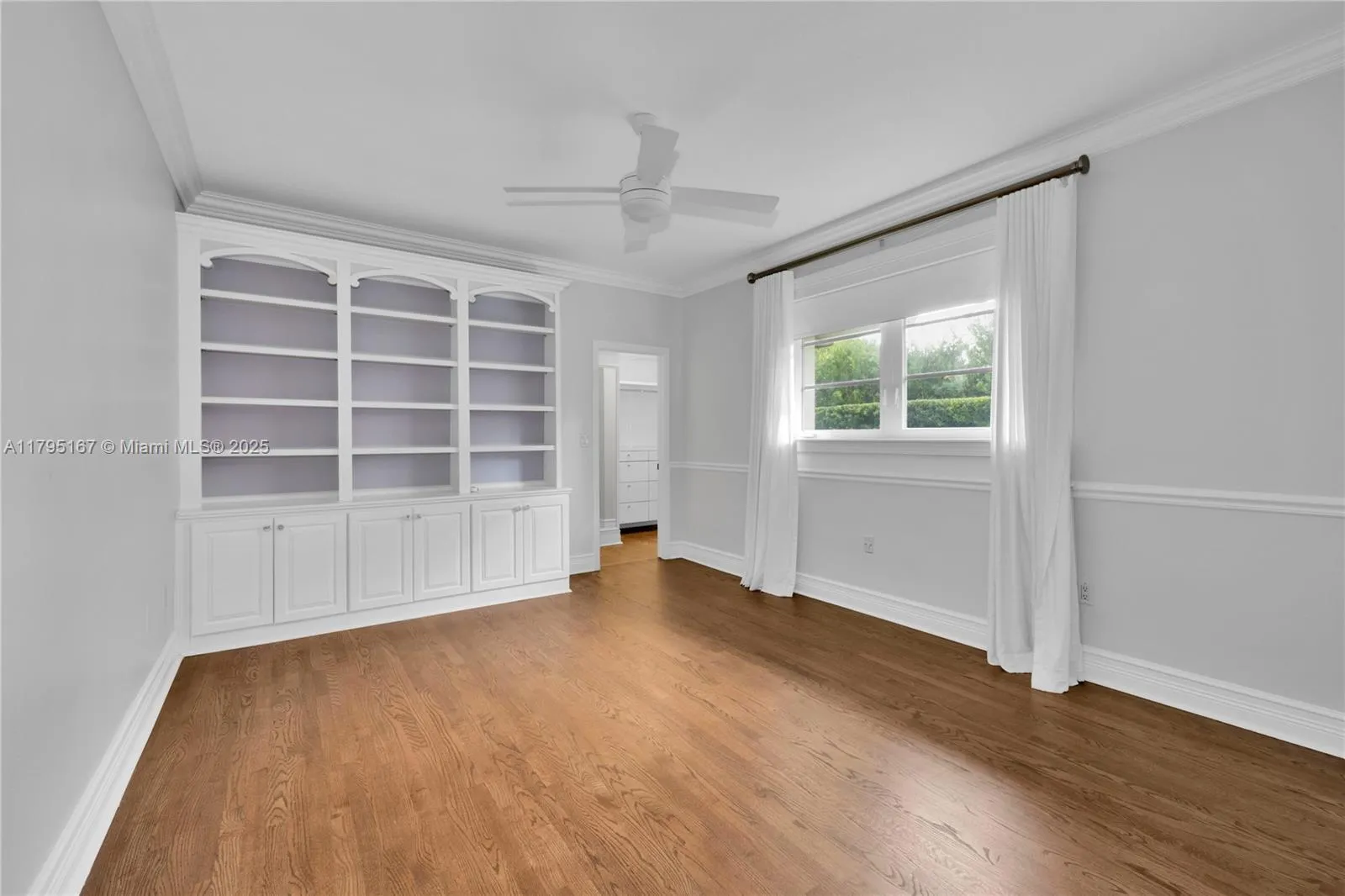 Coral Gables, Florida 33134, United States, 4 Bedrooms Bedrooms, ,3 BathroomsBathrooms,Residential,Active,121877