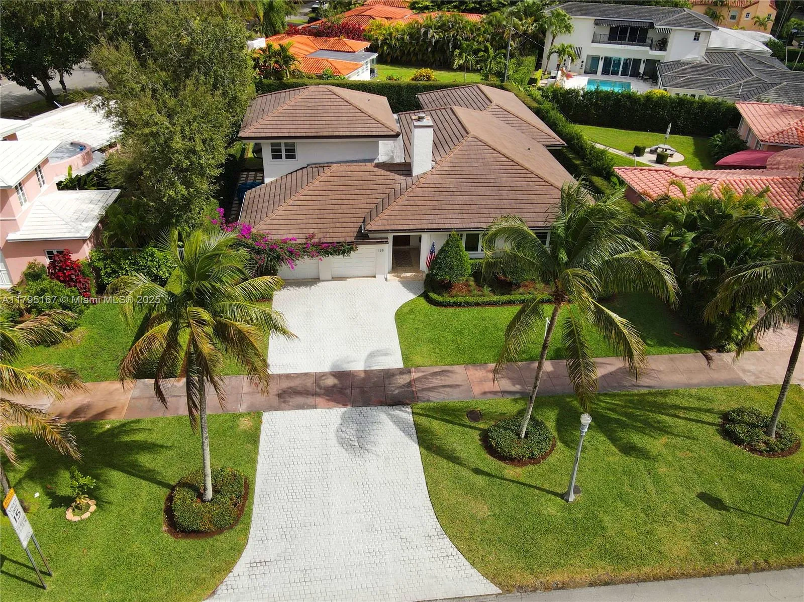 Coral Gables, Florida 33134, United States, 4 Bedrooms Bedrooms, ,3 BathroomsBathrooms,Residential,Active,121877